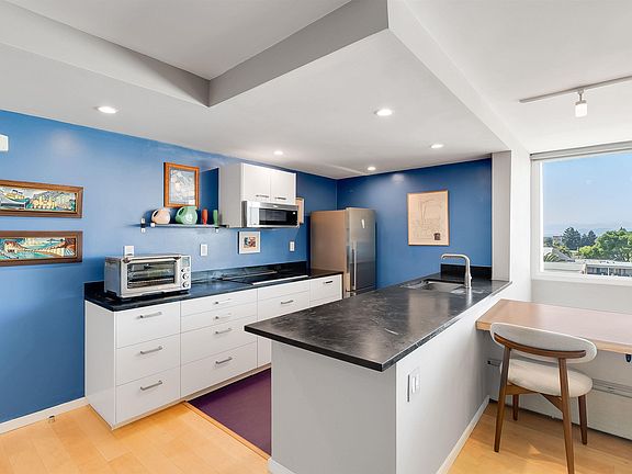 4th image of 2550 Dana St APT 5F