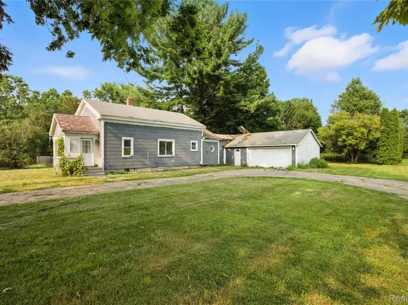 8186 N Clio Rd, Mount Morris, MI 48458
