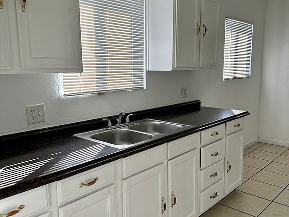 4th image of 615 W 48th St
