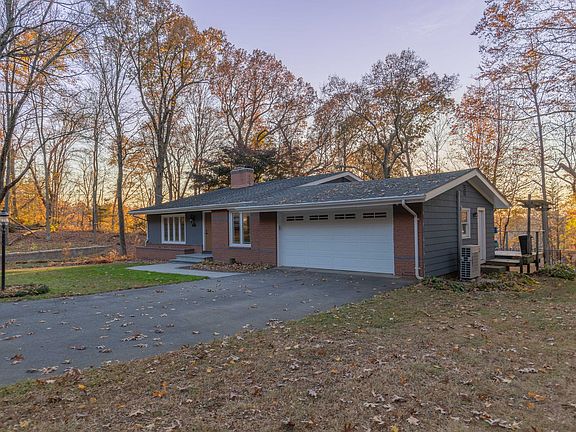 3rd image of 41 Glazier Dr