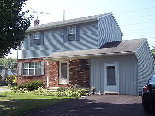 2nd image of 2943 Pearl Ave