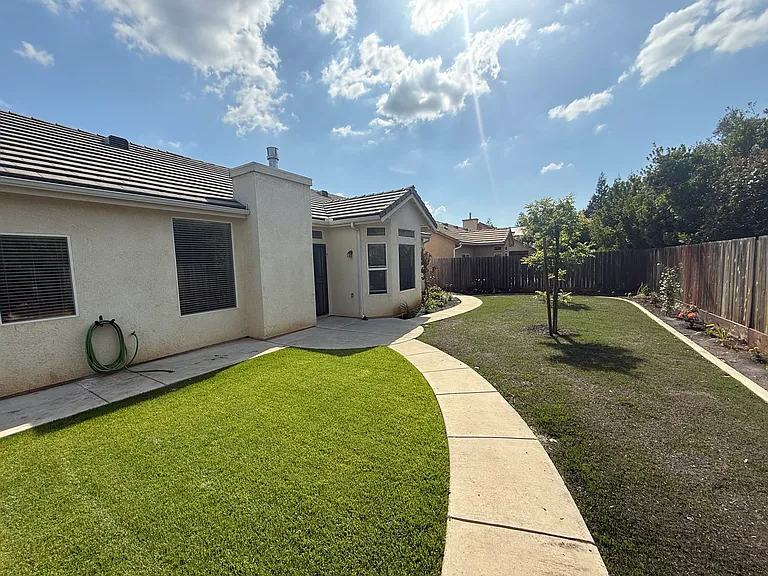 1126 E Pinehurst Ave — Photo 17