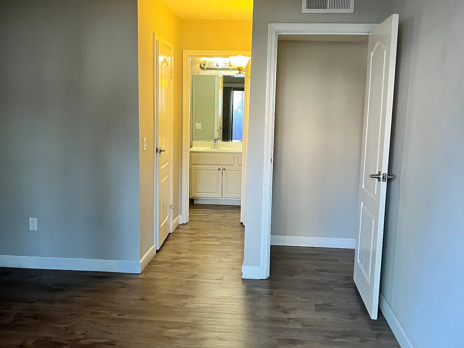 12083 Alta Carmel Ct — Photo 3