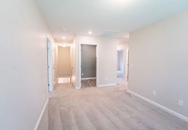 257 Cromer St — Photo 38