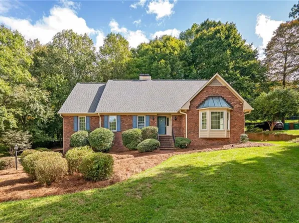 3407 Donegal Dr, Clemmons, NC 27012