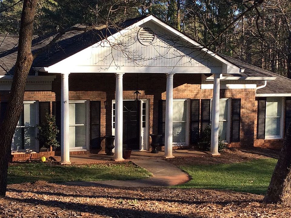 2nd image of 1135 Lake Dr