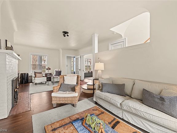 5th image of 2265 Grandview Ave