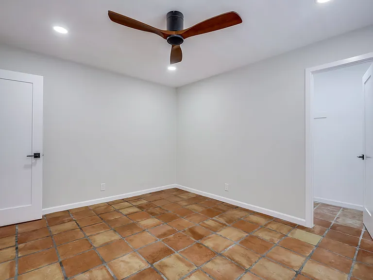 205 W Escalones #B — Photo 24