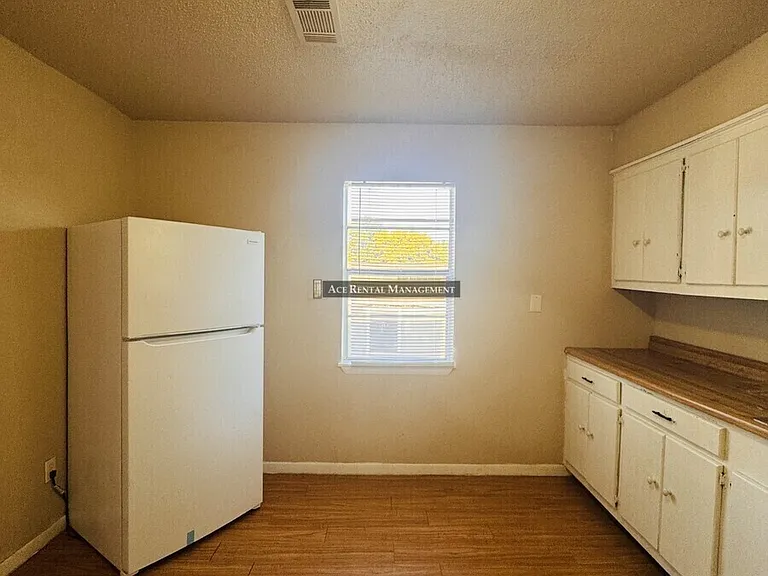 4024 Howard St #B — Photo 5