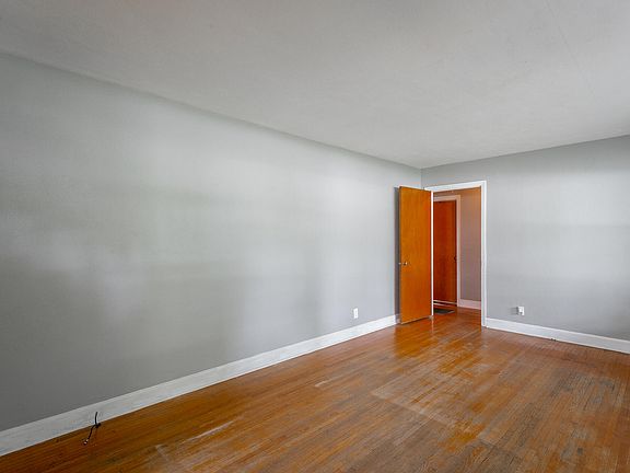 4th image of 9 Yucca Dr