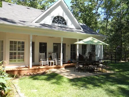 4 Bedroom House in Bogart! — Photo 2