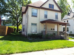 621 Douglas Ct, Davenport, IA 52803