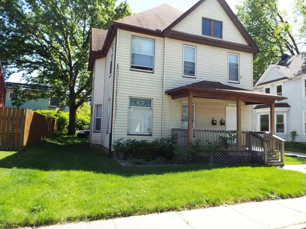 621 Douglas Ct, Davenport, IA 52803
