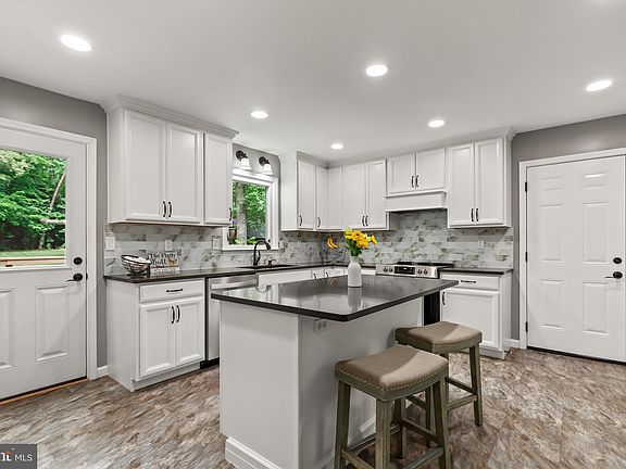 5th image of 9800 Moor Green Dr