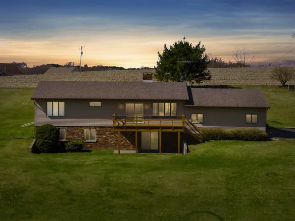 1808 Green Valley Rd NW, Waukon, IA 52172