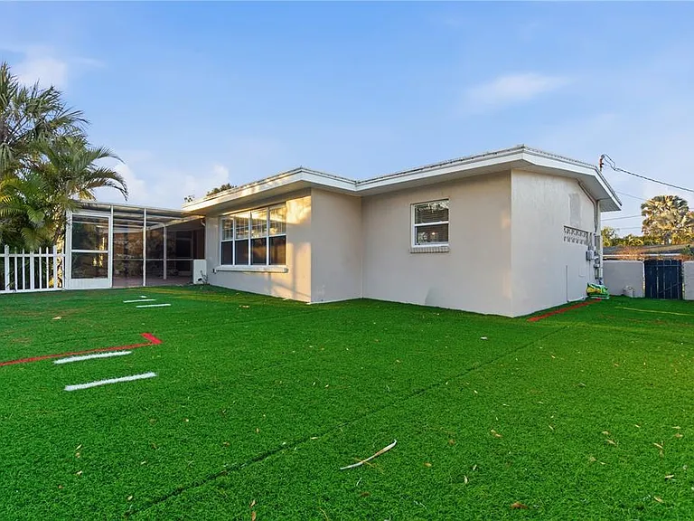 327 Sunny Ln — Photo 31