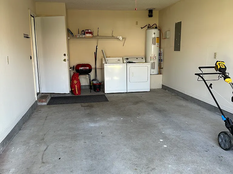 220 Parkwood Cir — Photo 28