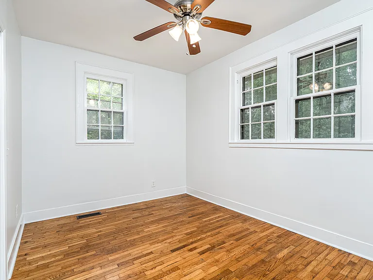 1309 Maxey Ln — Photo 6