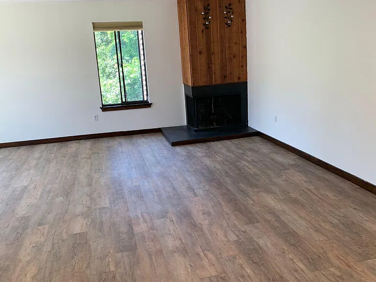 11 Greenbriar Dr — Photo 3