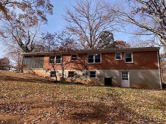 3rd image of 107 Lamont Cir