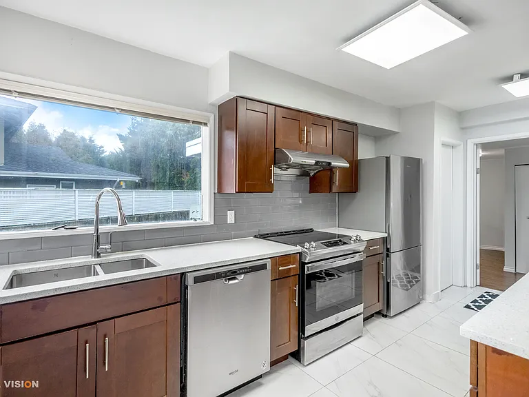 915 Eyremount Dr — Photo 12