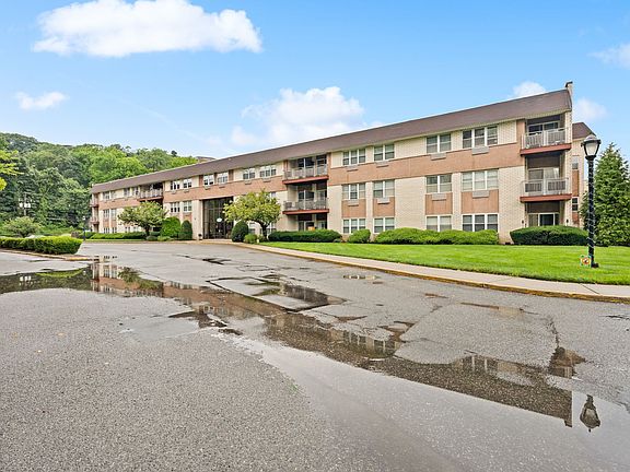 2nd image of 1111 River Rd APT C32