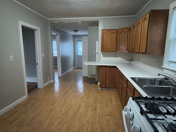 3rd image of 419 S 24th St