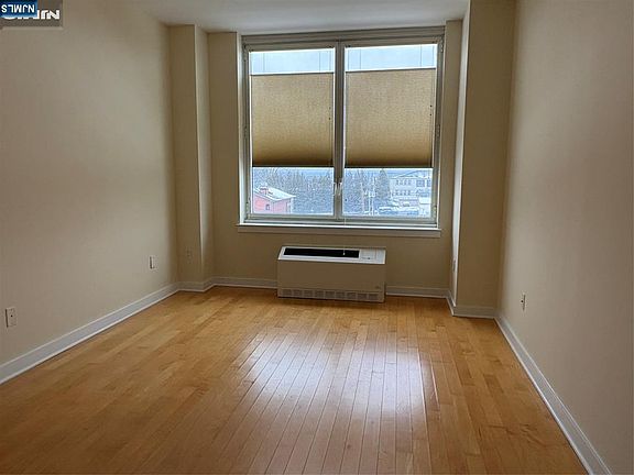 5th image of 600 12th St APT 607
