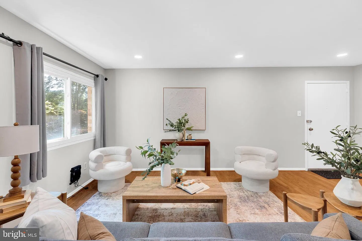 2 bed, 929 sqft, $2,400 — Photo 3