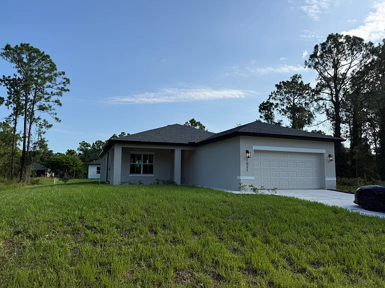 1021 Alcalde St E — Photo 17