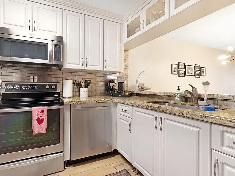 1411 W Fairway Rd #VILLA — Photo 5