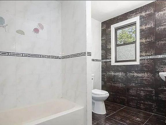 5th image of 2403 Dean St #3