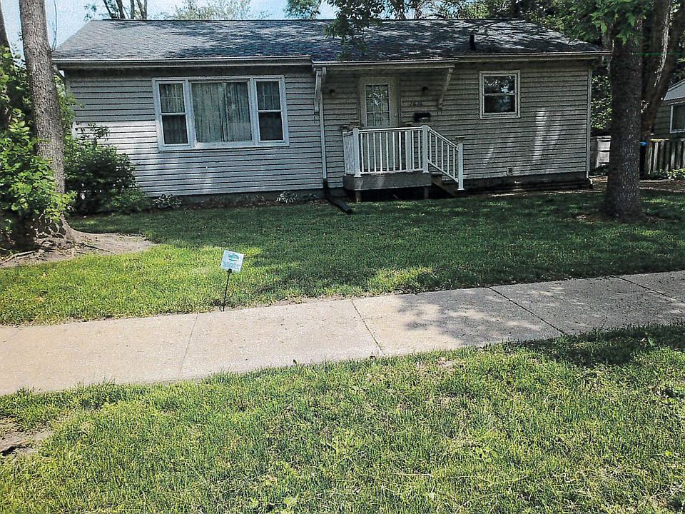 2nd image of 1616 Spruce Ct