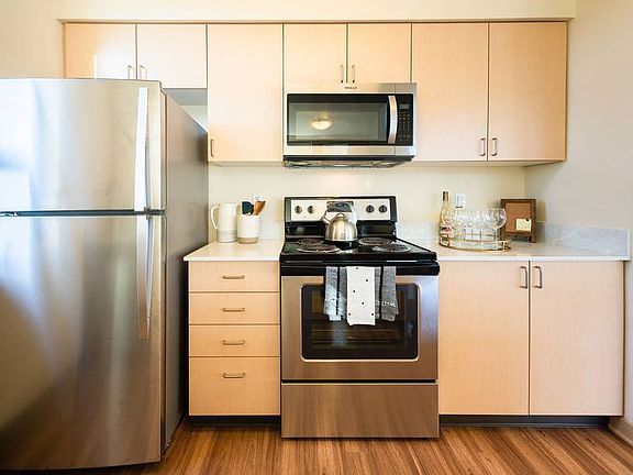 5th image of 337 NE 103rd St