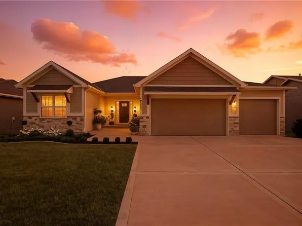 13800 NW 74th St, Parkville, MO 64152