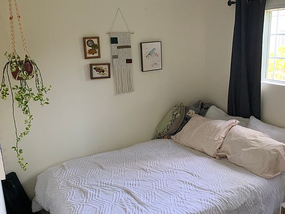 2nd image of 2054 Thomas Ave