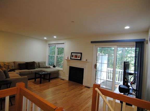 3rd image of 90 Barrington Ave