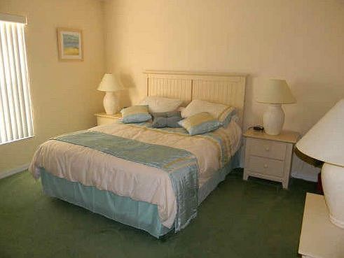 FR4P249ED-queen-master-bedroom