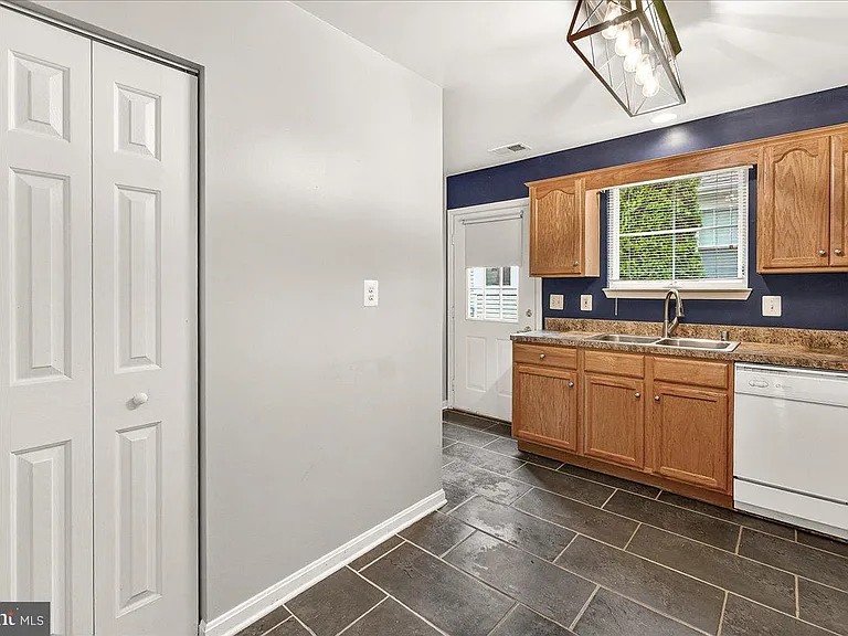 1110 Jousting Way — Photo 13