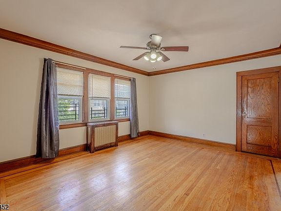 3rd image of 13 Brookwood Dr