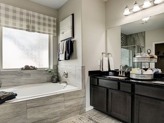 Double sinks in owner s bath