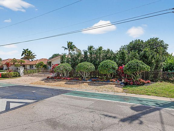 5th image of 2760 NE 55th Street