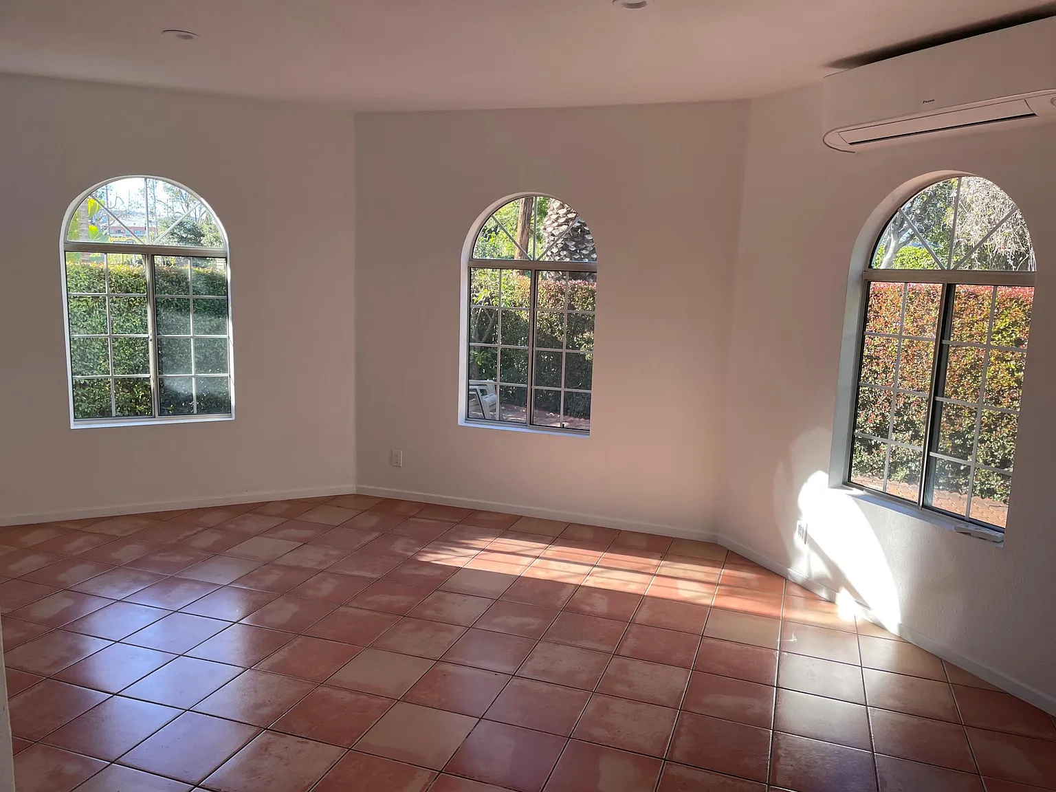 2 bed, 925 sqft, $3,400 — Photo 2