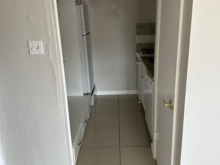 231 N Logan St — Photo 3