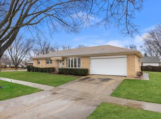 1407 W Palm Dr, Mount Prospect, IL 60056