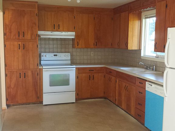 4th image of 2409 172nd St E