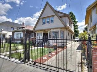 2832 Chestnut St, Oakland, CA 94608