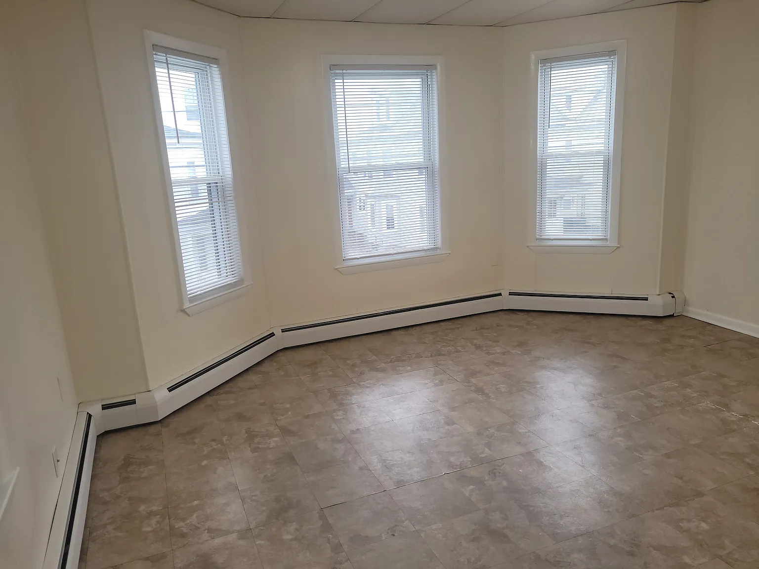 3 bed, 1400 sqft, $2,400 — Photo 3