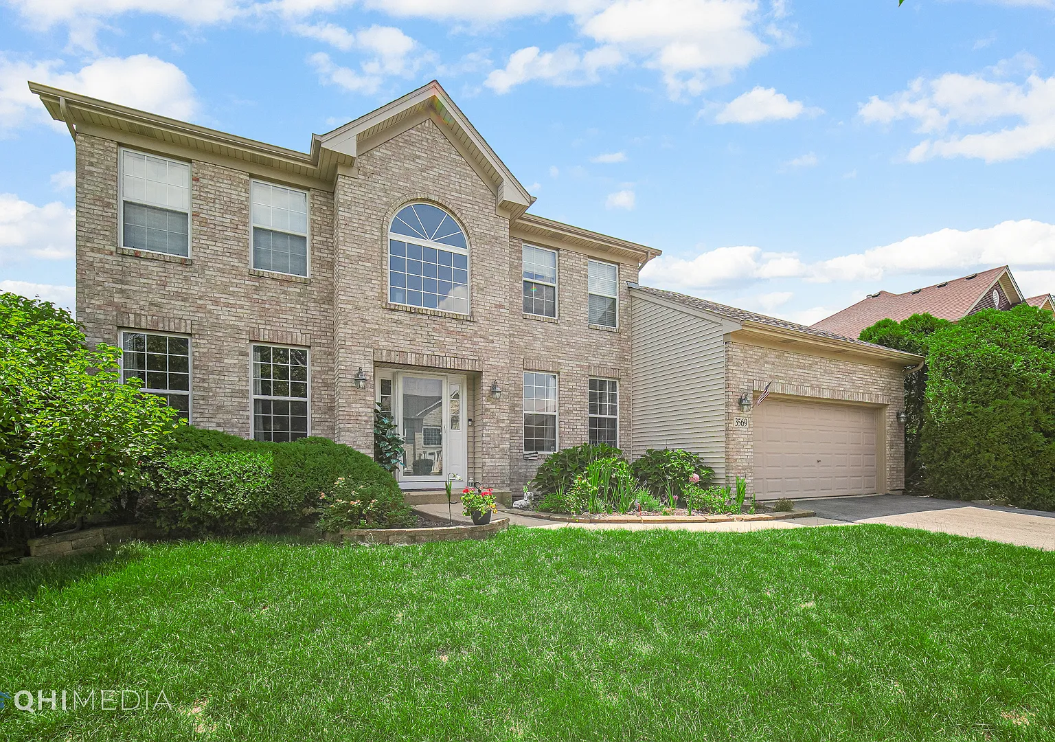 4 bed, 2.5 bath, 2574 sqft, $3,595 — Photo 3