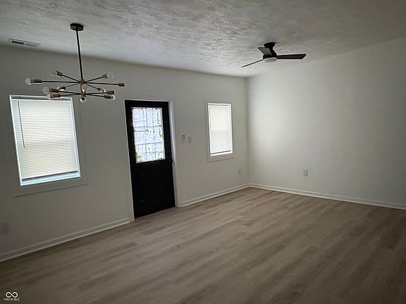 4th image of 110 Wisconsin St